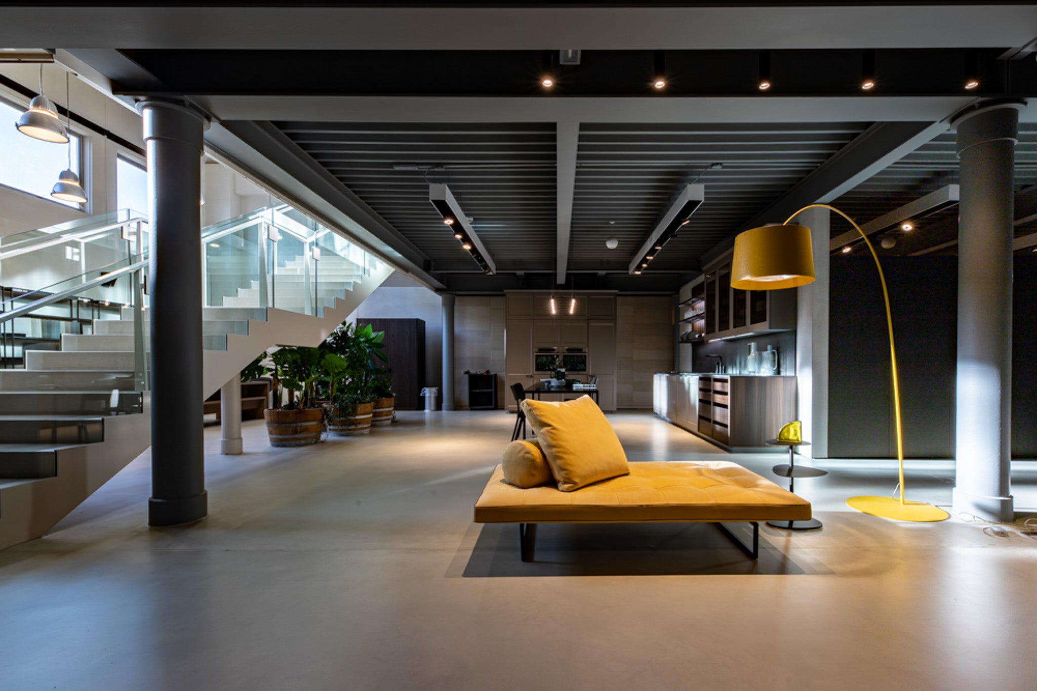 Euromobil showroom cucine pavimento in resina Resingroup