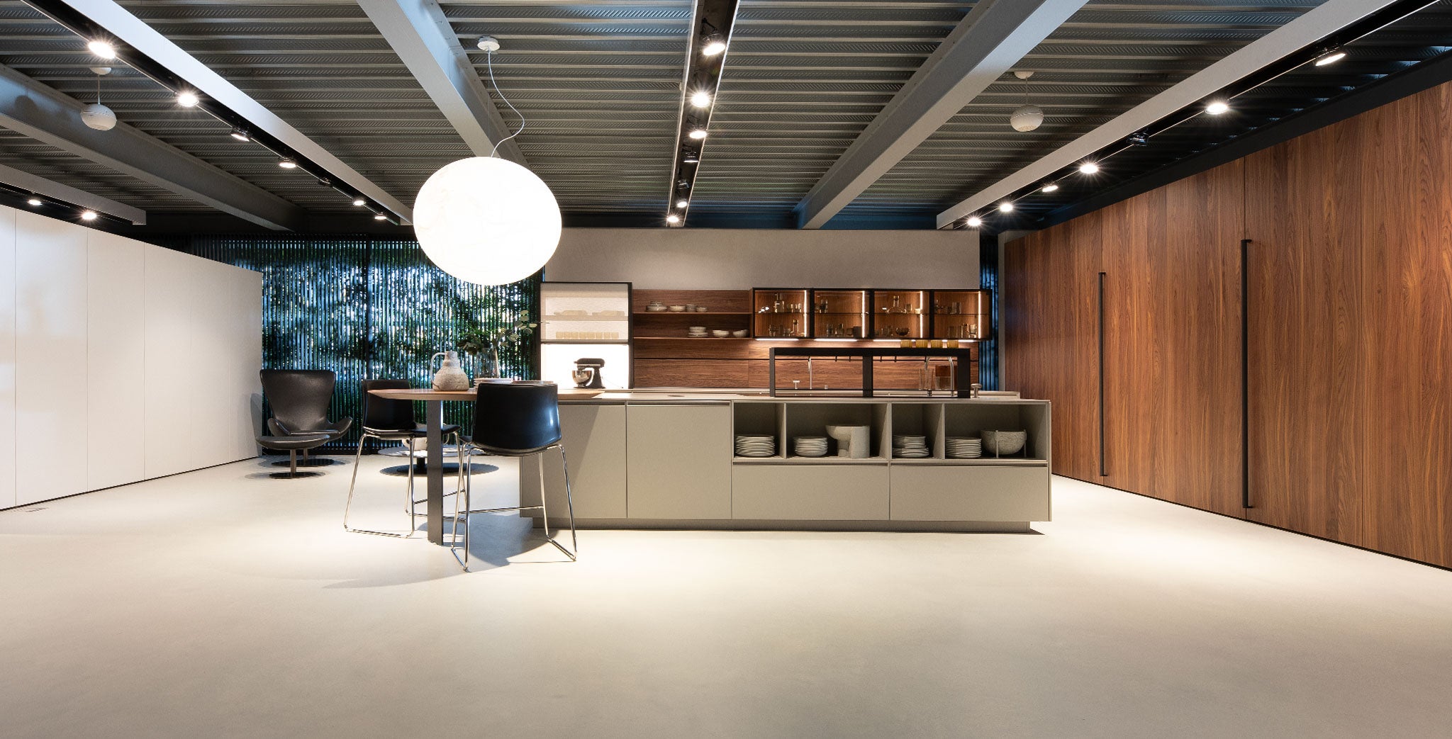 Pavimento resina showroom Euromobil Resingroup